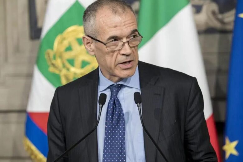 Carlo Cottarelli durante un intervento