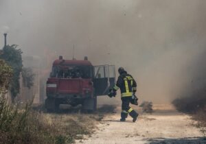 Incendio nell'isola ecologica di Novate Milanese