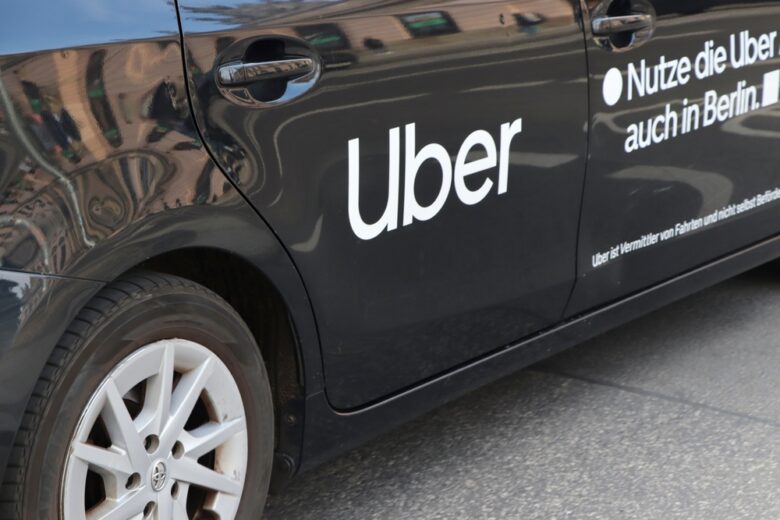 Scontro tra Uber e Waymo sui robotaxi