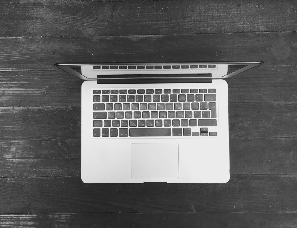 Nuovo MacBook OLED in fase di test