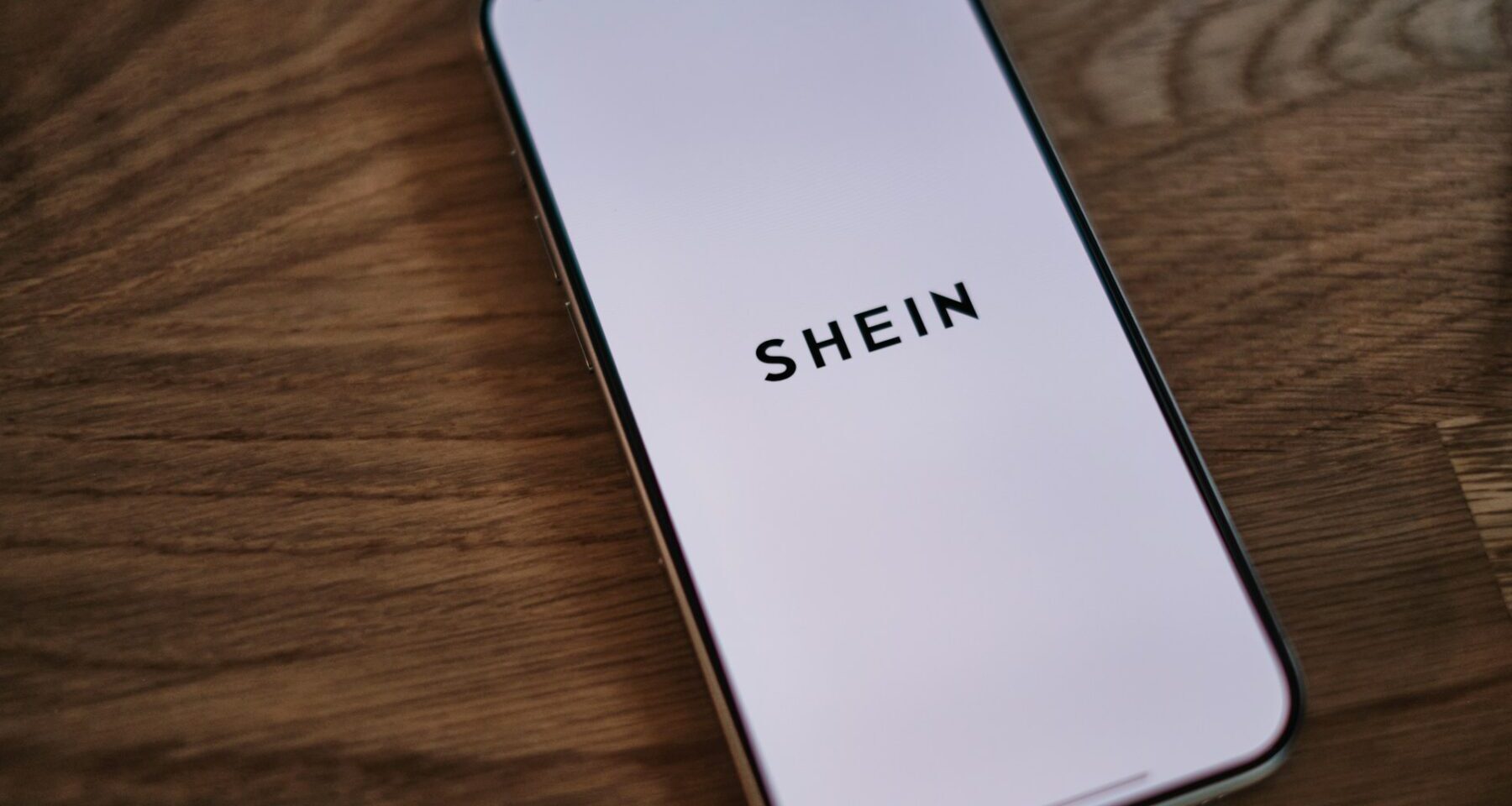 Debutto di Shein alla Borsa di Hong Kong