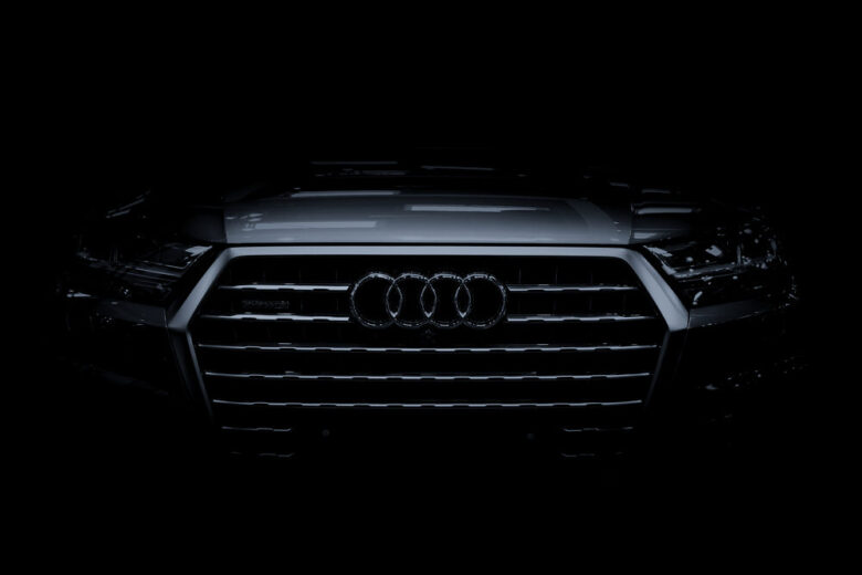 Audi A2 e-tron in un contesto urbano