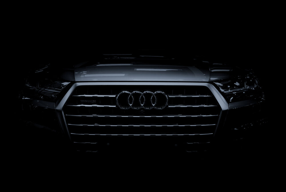 Audi A2 e-tron in un contesto urbano